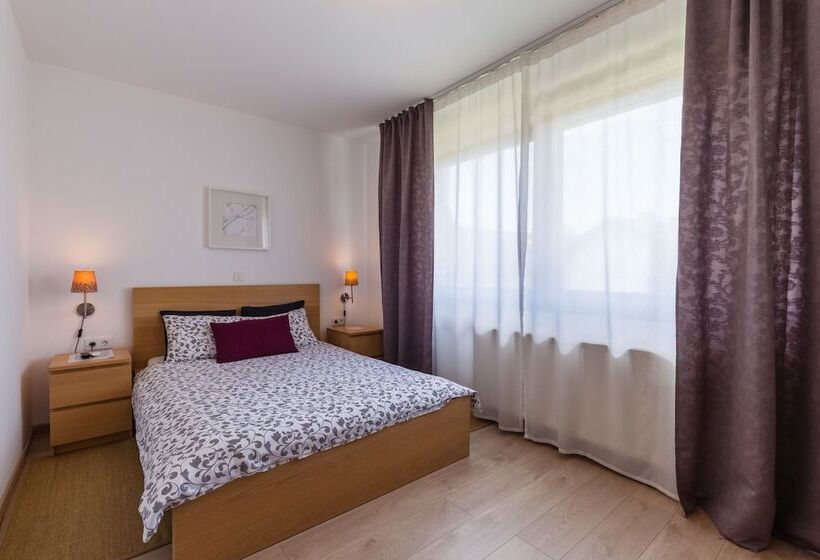 بنسيون Rooms & Apartments Karlo