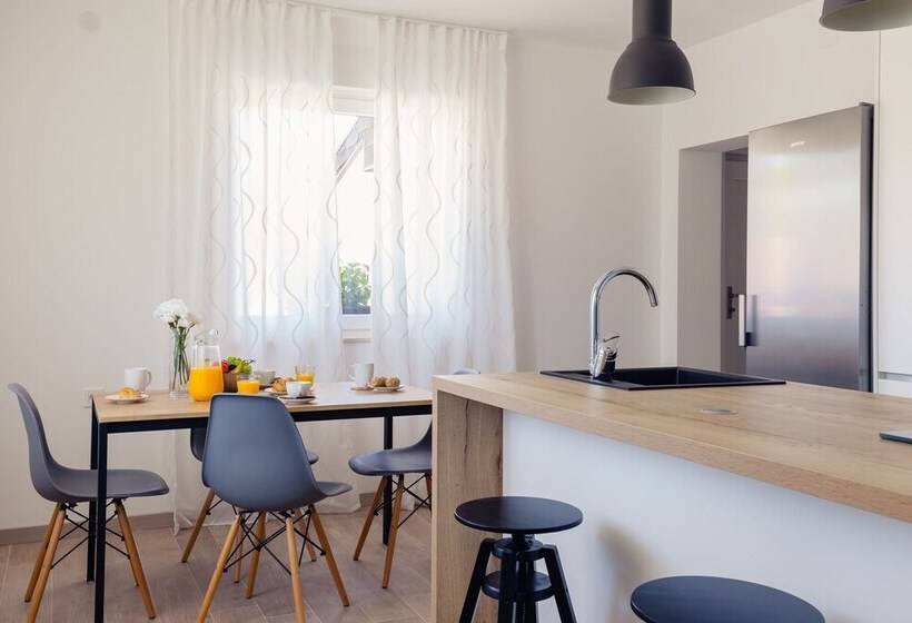 بنسيون Rooms & Apartments Karlo