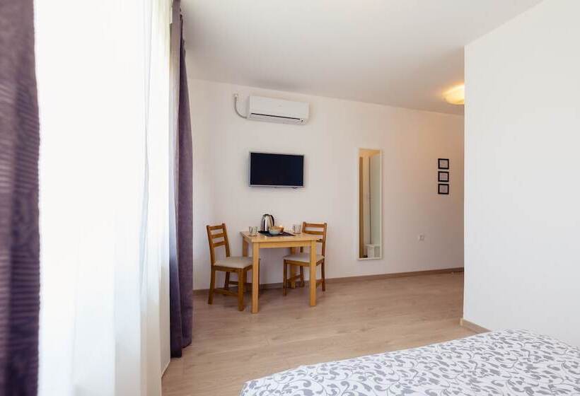 بنسيون Rooms & Apartments Karlo