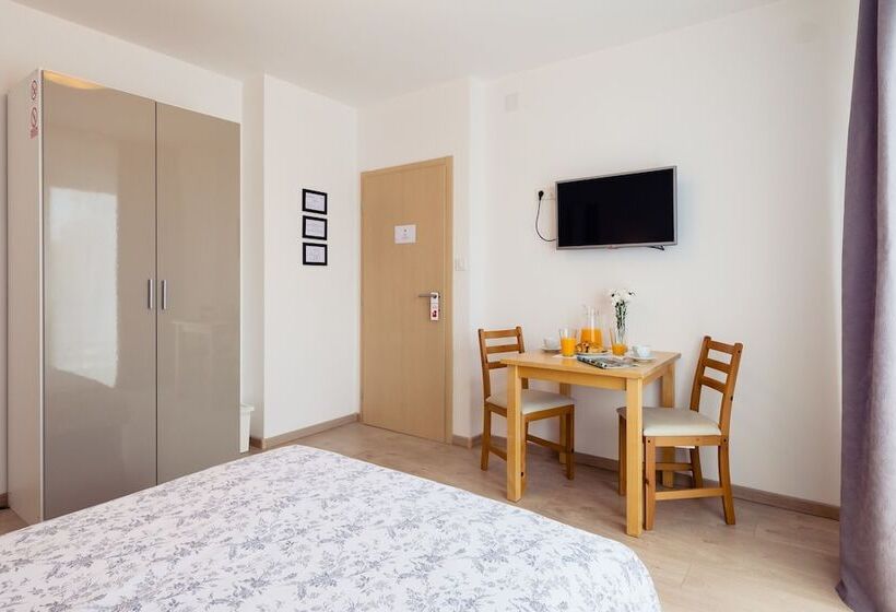 بنسيون Rooms & Apartments Karlo