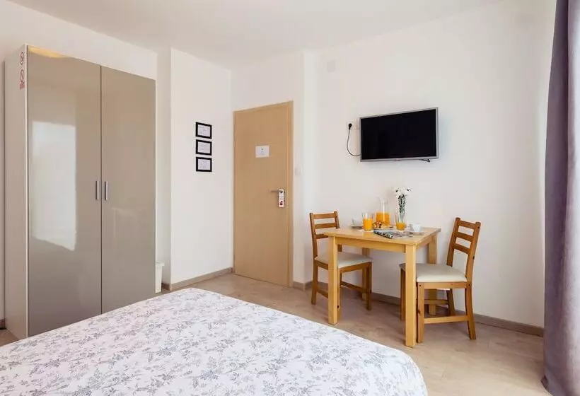 پانسیون Rooms & Apartments Karlo