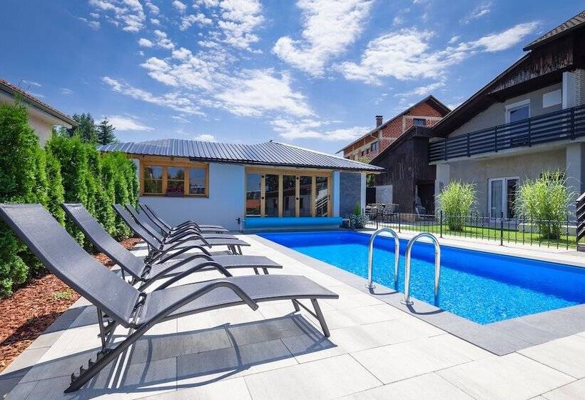 بنسيون Rooms & Apartments Karlo