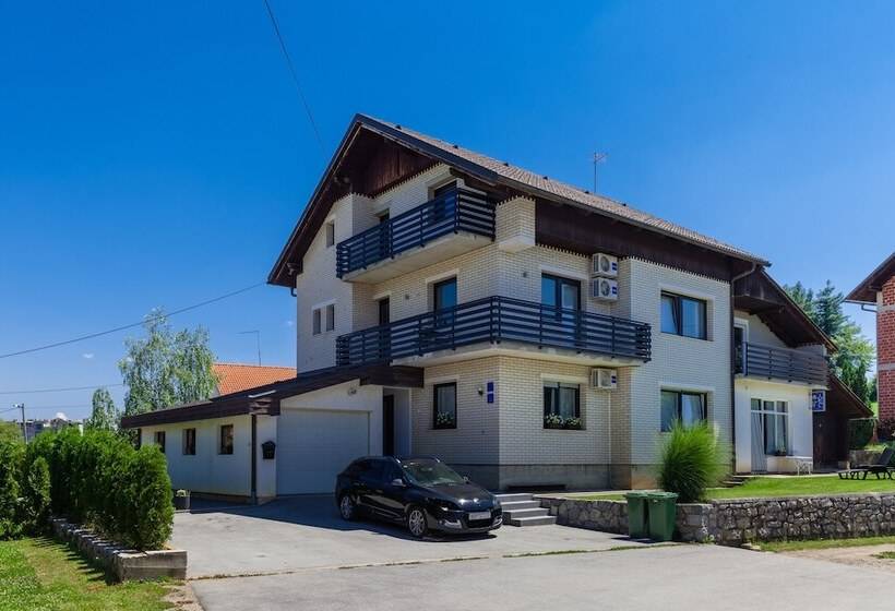 بنسيون Rooms & Apartments Karlo