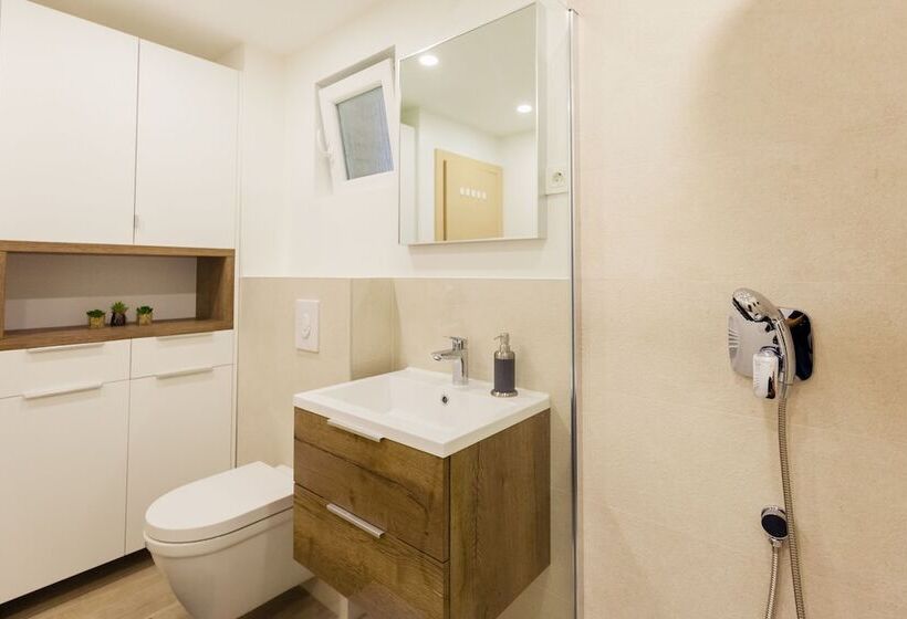 بنسيون Rooms & Apartments Karlo