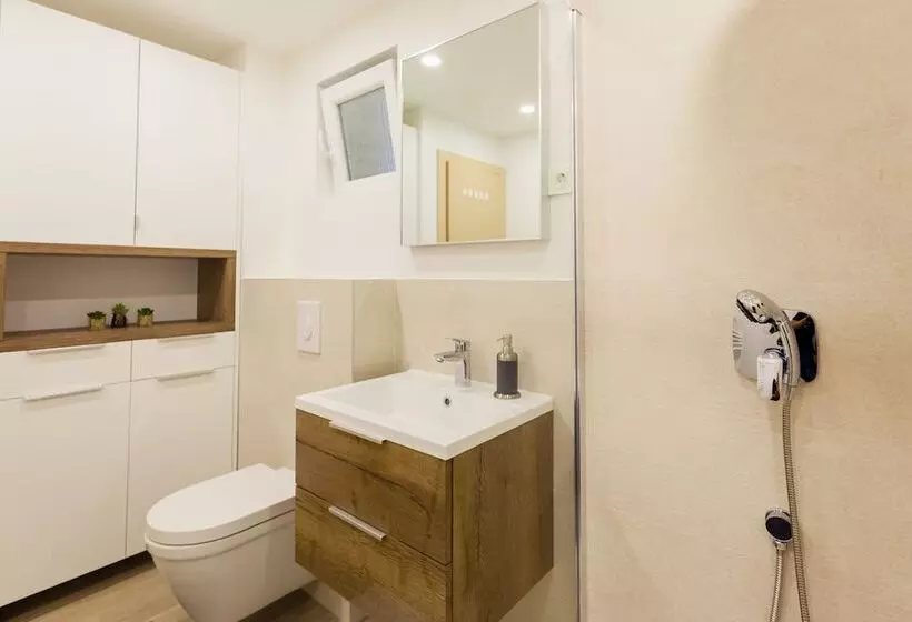 پانسیون Rooms & Apartments Karlo