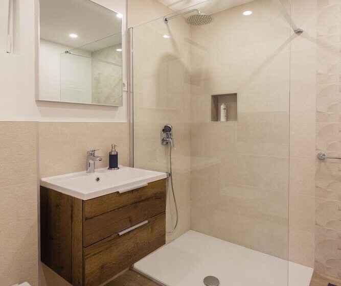 بنسيون Rooms & Apartments Karlo