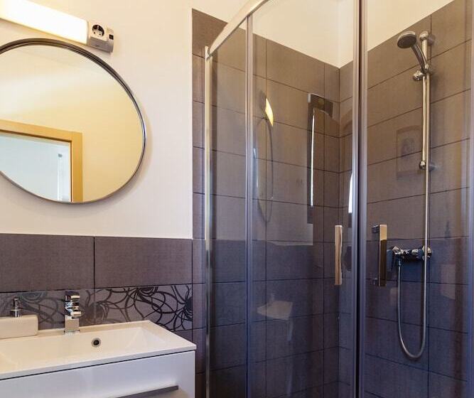 بنسيون Rooms & Apartments Karlo