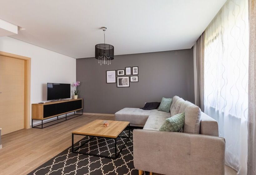 بنسيون Rooms & Apartments Karlo