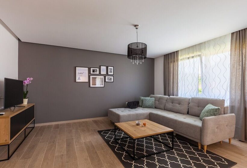 بنسيون Rooms & Apartments Karlo