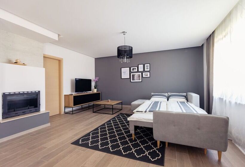 بنسيون Rooms & Apartments Karlo