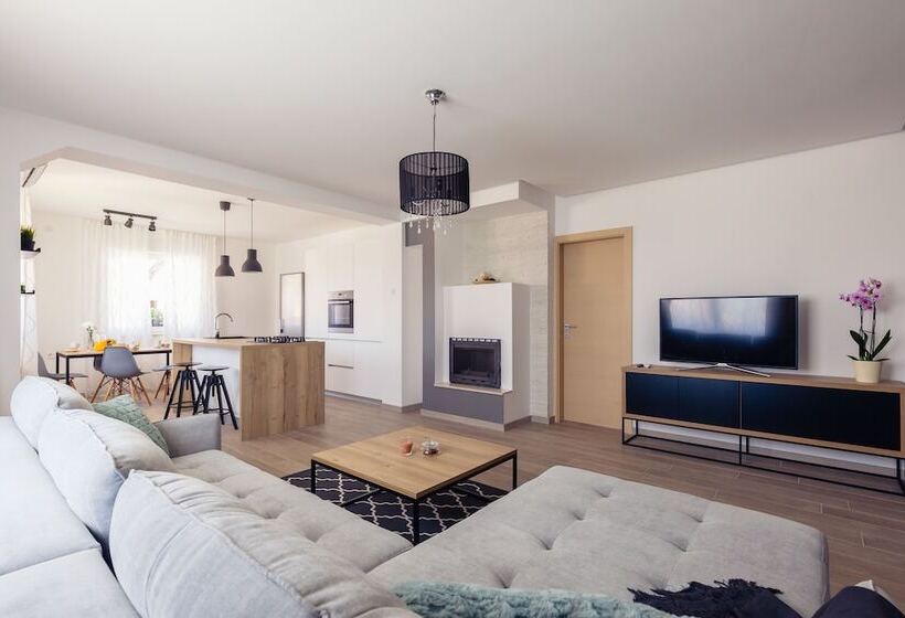 بنسيون Rooms & Apartments Karlo