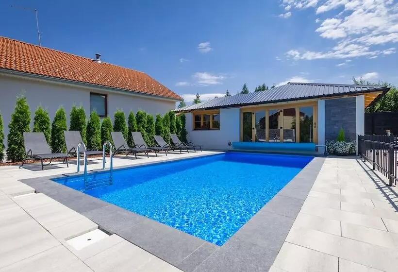 پانسیون Rooms & Apartments Karlo