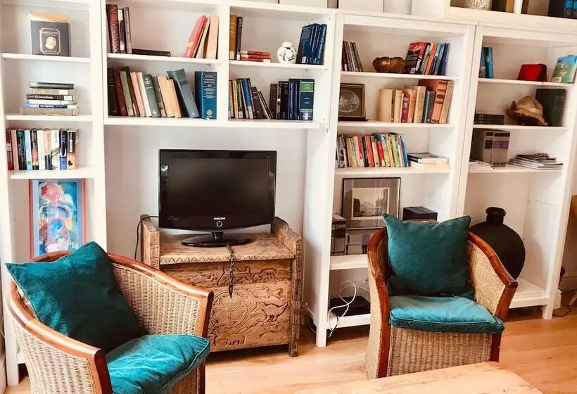The Old Bookbinders Retreat