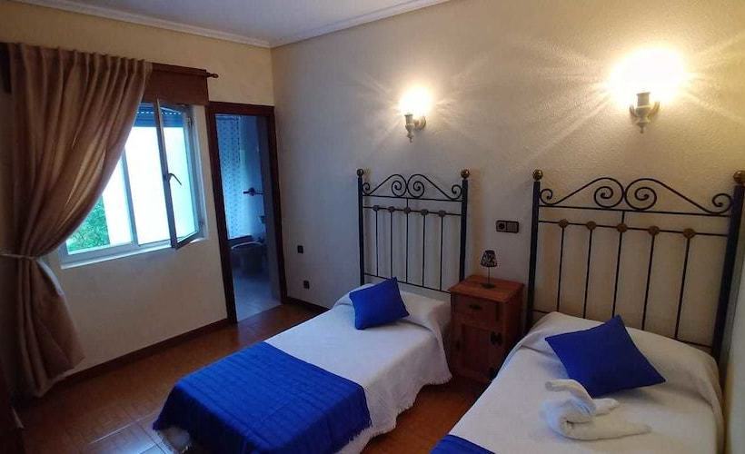 פנסיון Hostal & Restaurante Miralpas