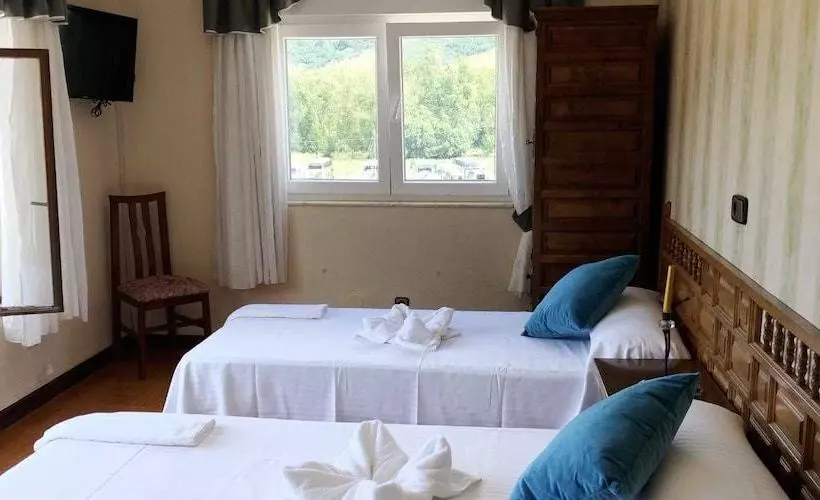 Majatalo Hostal & Restaurante Miralpas