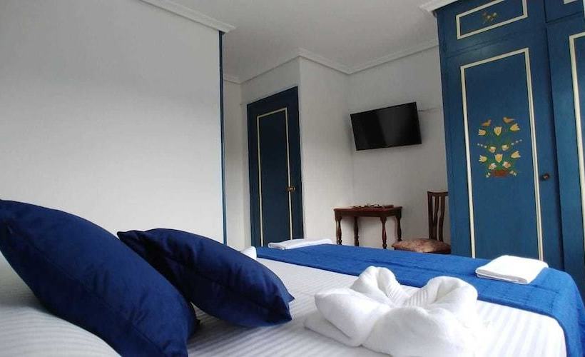 פנסיון Hostal & Restaurante Miralpas