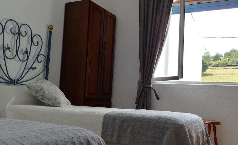 פנסיון Hostal & Restaurante Miralpas