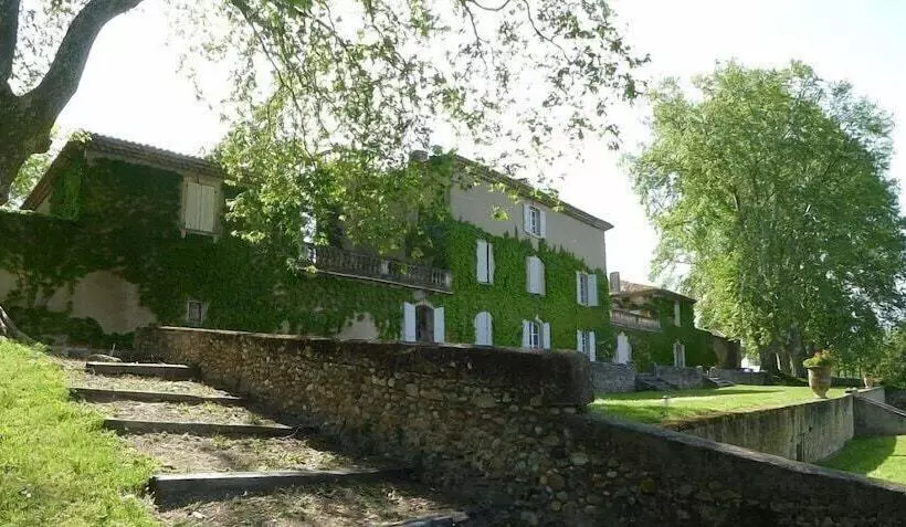 Aamiaismajoitus (B&B) Domaine De Lamartine