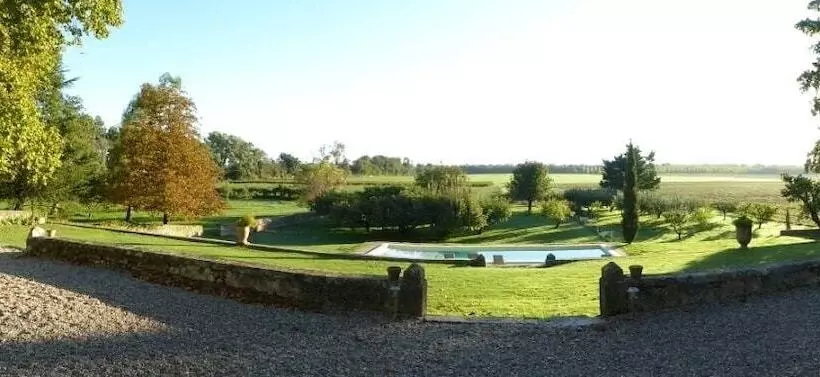 Aamiaismajoitus (B&B) Domaine De Lamartine