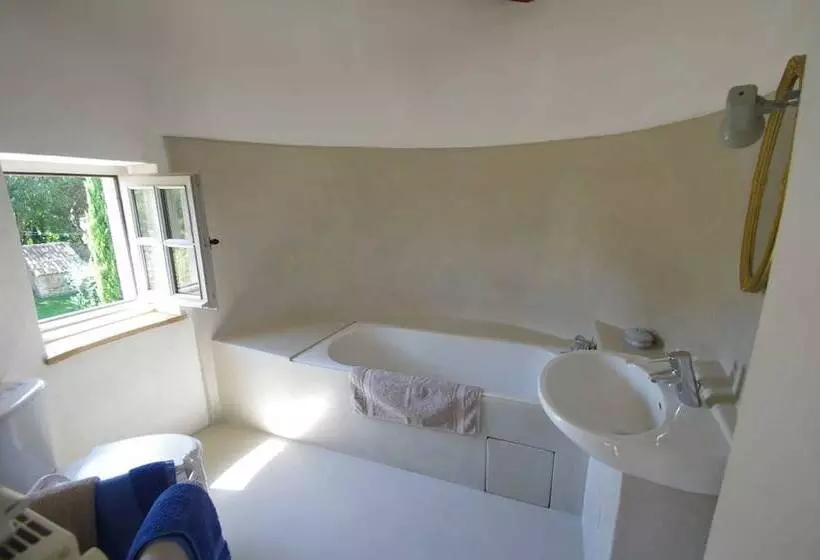 Aamiaismajoitus (B&B) Domaine De Lamartine