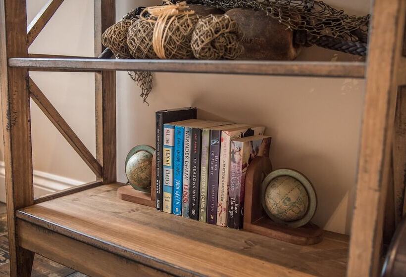 Charlestown Retreat Apartment