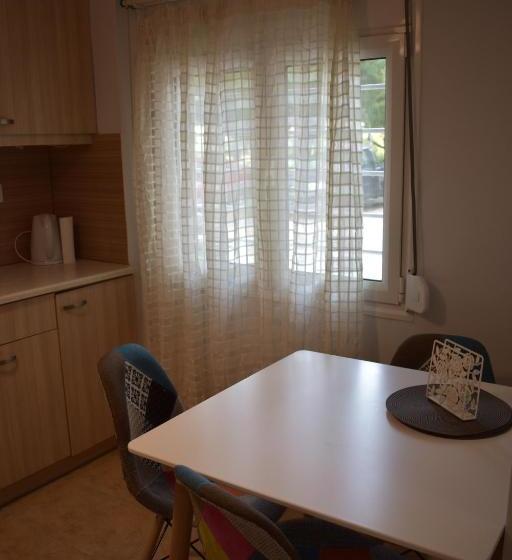 Cozy Apartment In Central Athens