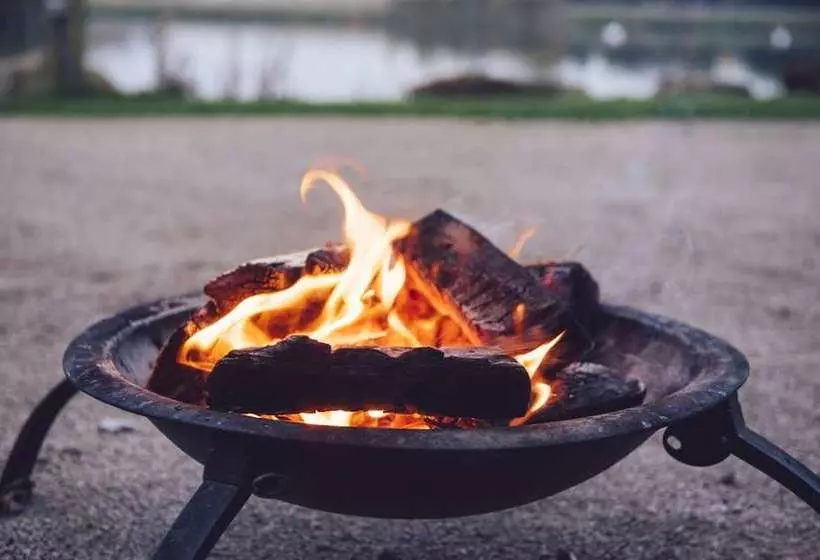 هتل Camping Pod Near Lakecampsite