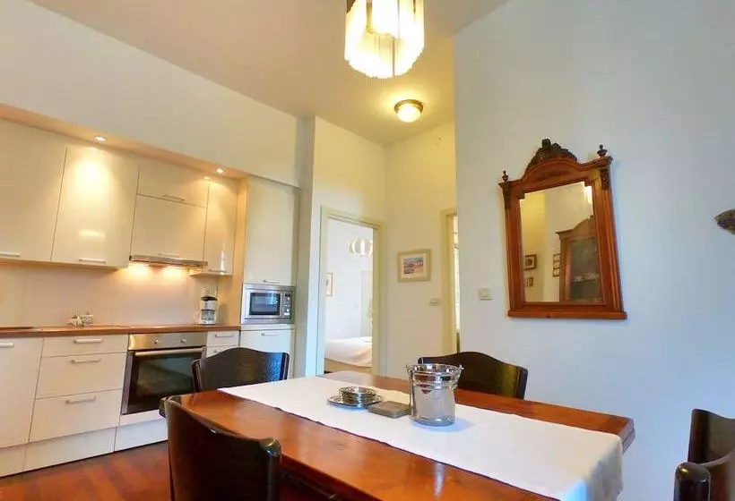 Novak Bonaparte   Hvar City Center