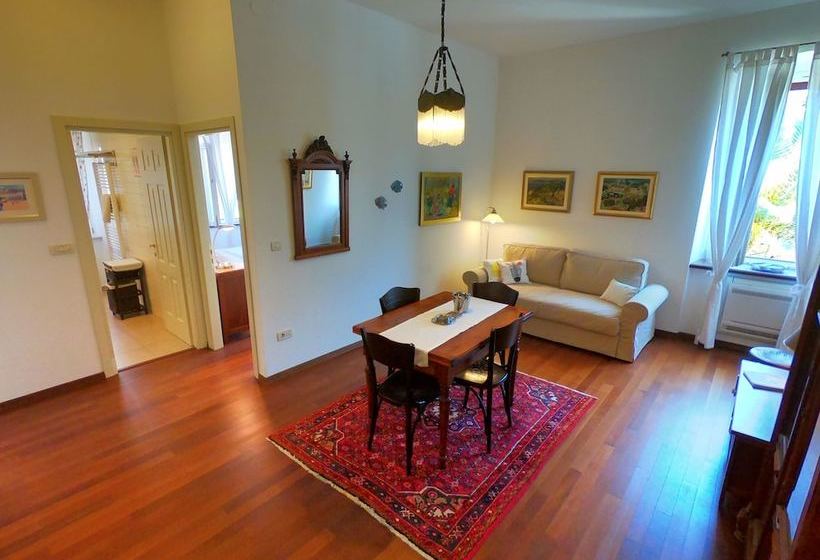 Novak Bonaparte   Hvar City Center