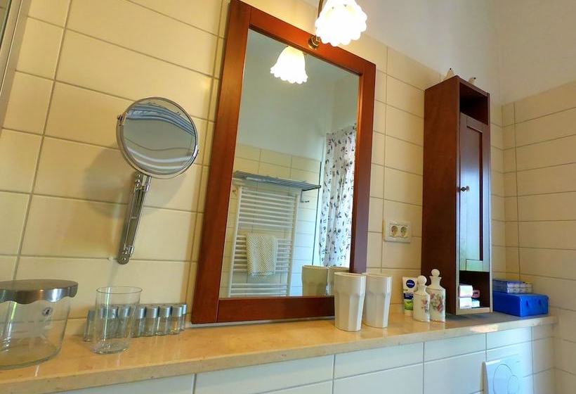 Novak Bonaparte   Hvar City Center