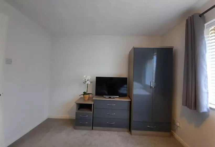 2br Dean House Kitchen Dog Friendly Parking Fast Wifi