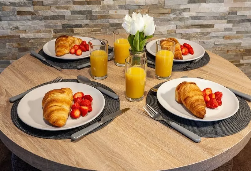 2br Dean House Kitchen Dog Friendly Parking Fast Wifi