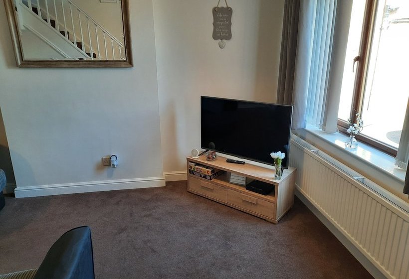 2br Dean House Kitchen Dog Friendly Parking Fast Wifi