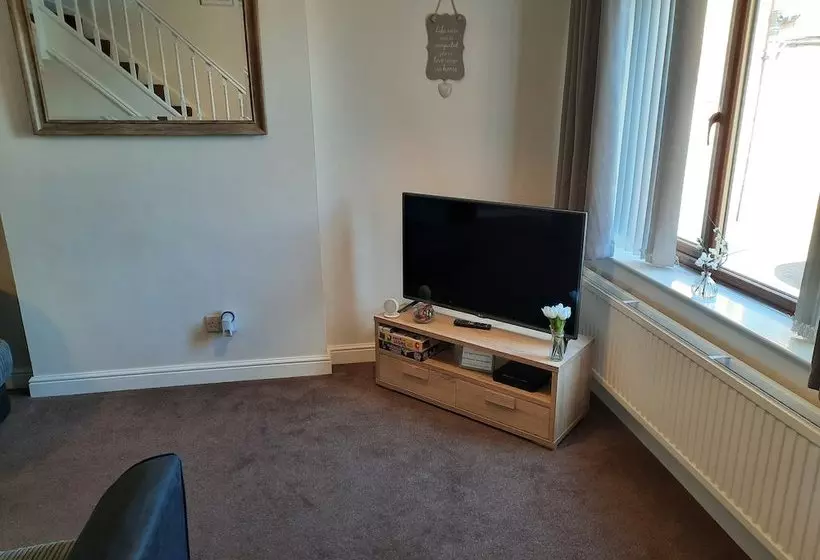 2br Dean House Kitchen Dog Friendly Parking Fast Wifi