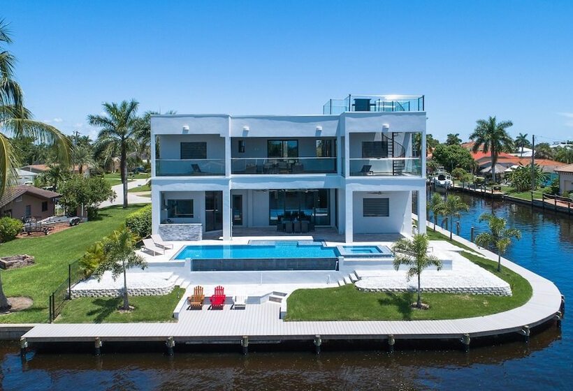 Villa Cosmopolitan By Vacationhit