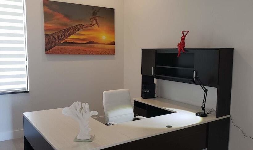 Villa Cosmopolitan By Vacationhit