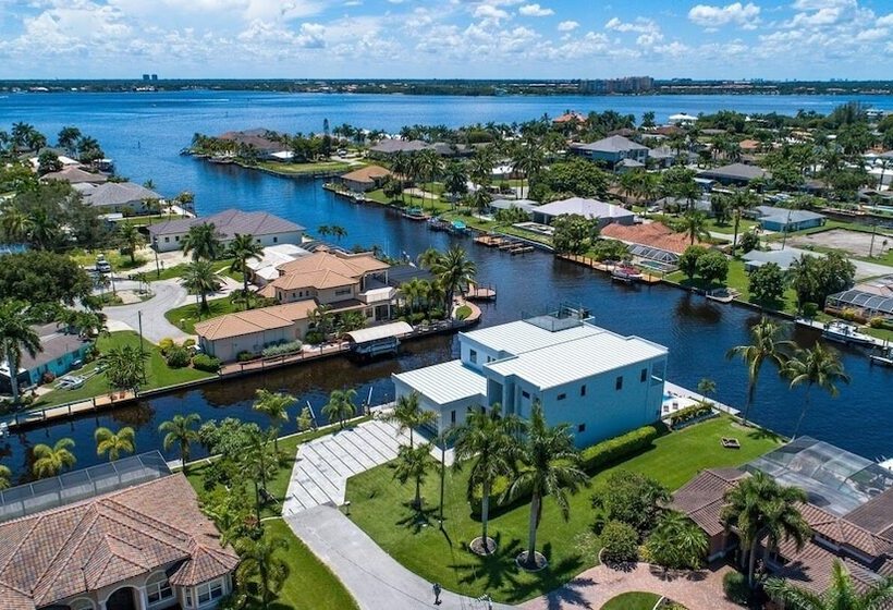 Villa Cosmopolitan By Vacationhit