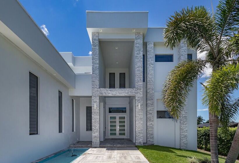 Villa Cosmopolitan By Vacationhit