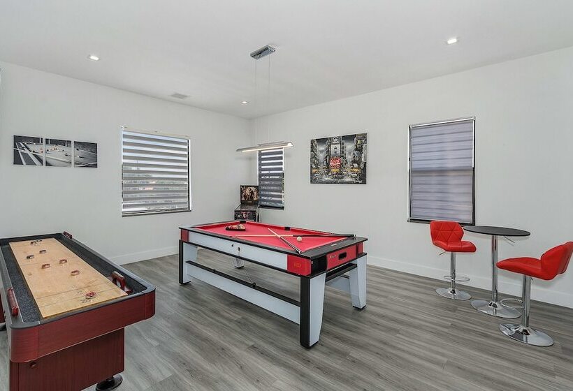 Villa Cosmopolitan By Vacationhit