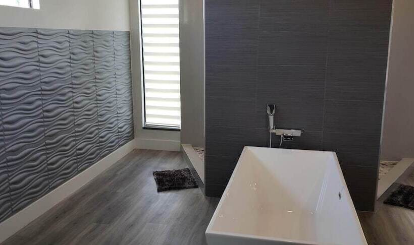 Villa Cosmopolitan By Vacationhit