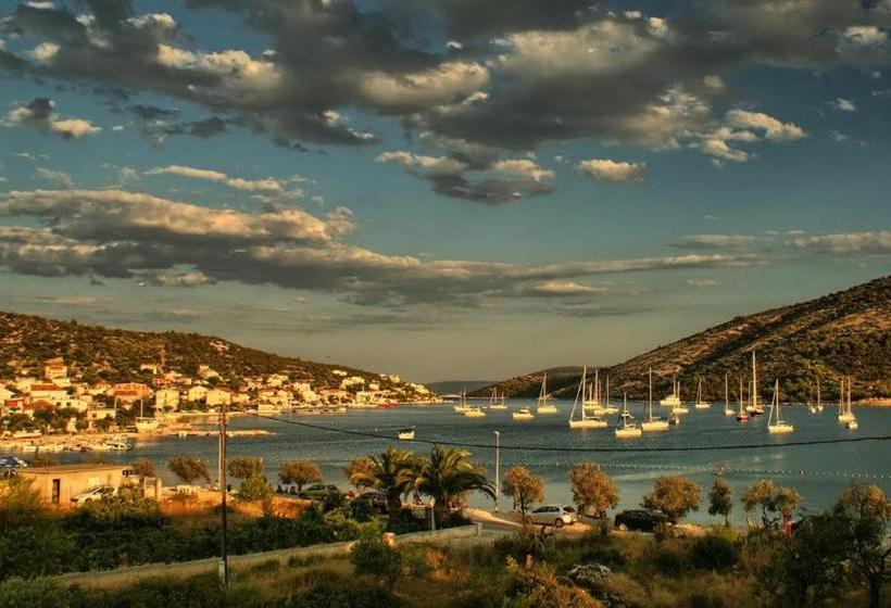 Holiday House Mastrinka