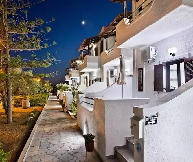 New Aurora Apts Studios