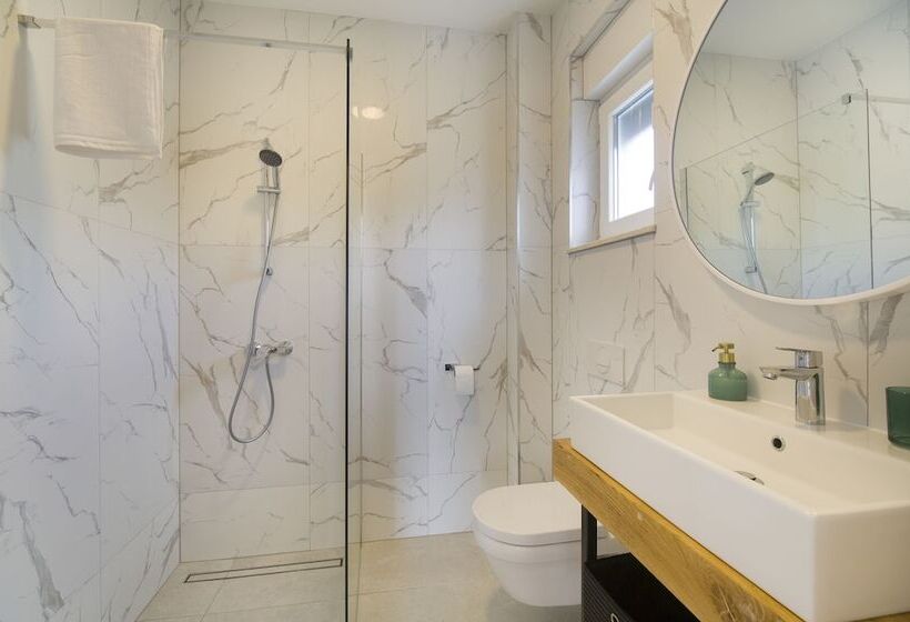 بنسيون Guest House Bulli