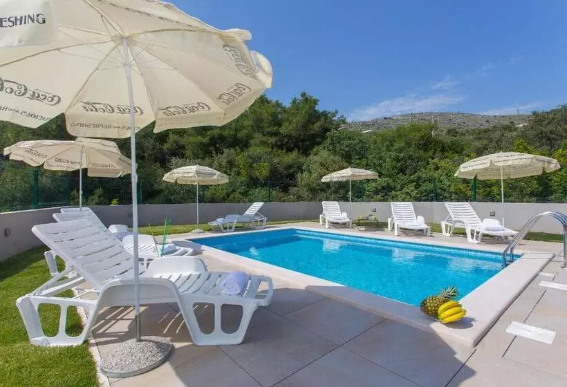 Villa Honey