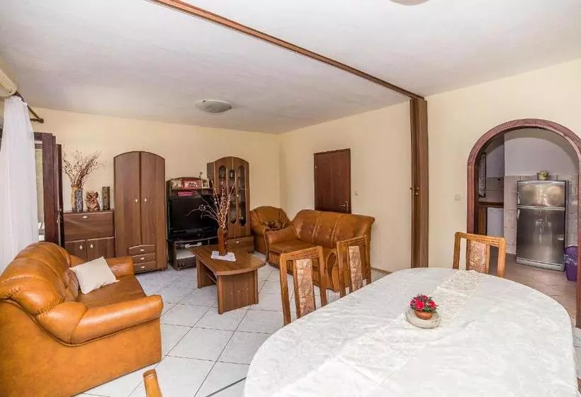 Apartments And Rooms Drpić