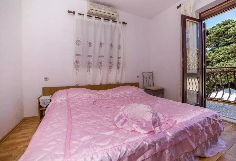 Apartments And Rooms Drpić