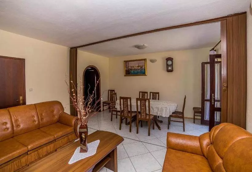 Apartments And Rooms Drpić