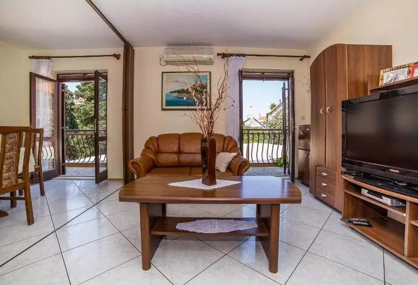 Apartments And Rooms Drpić