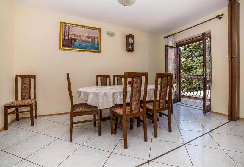 Apartments And Rooms Drpić