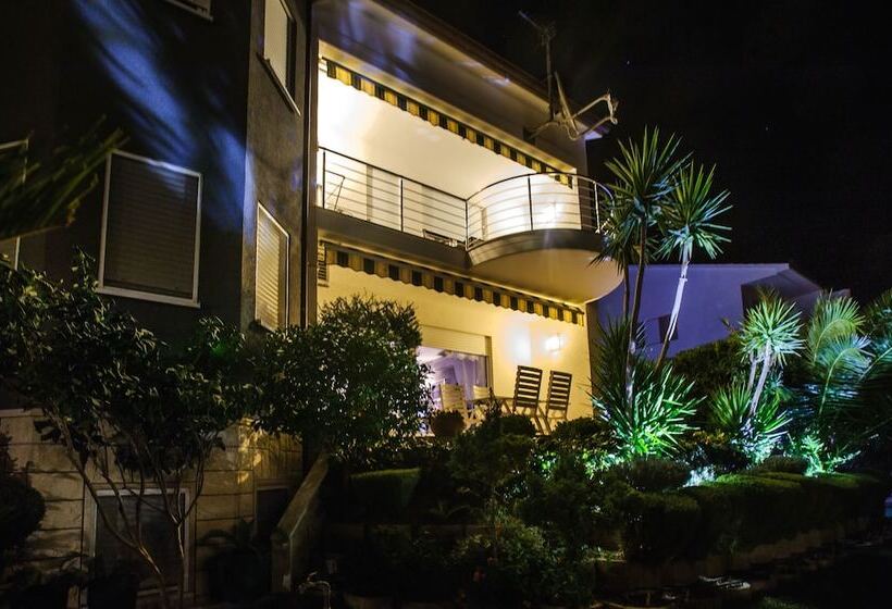 Apartment And Rooms Ana